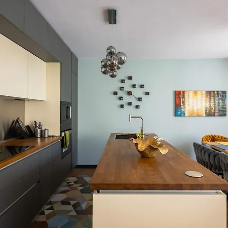 Luxury 2bd With Private Garden & Parking By Flаt Mаnаgеr Apartament *