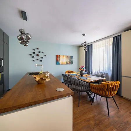 Luxury 2bd With Private Garden & Parking By Flаt Mаnаgеr Apartament