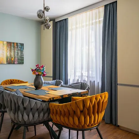 Apartament Luxury 2bd With Private Garden & Parking By Flаt Mаnаgеr