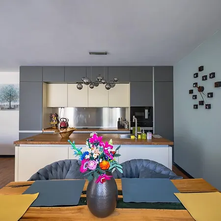 Apartament Luxury 2bd With Private Garden & Parking By Flаt Mаnаgеr