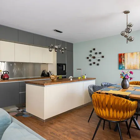 Luxury 2bd With Private Garden & Parking By Flаt Mаnаgеr Apartament Sofia