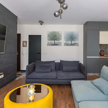 Apartament Luxury 2bd With Private Garden & Parking By Flаt Mаnаgеr *