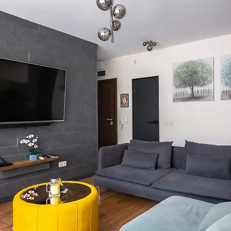 Apartament Luxury 2bd With Private Garden & Parking By Flаt Mаnаgеr