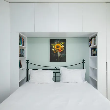 Apartament Luxury 2bd With Private Garden & Parking By Flаt Mаnаgеr *