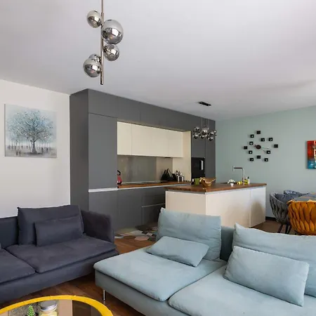 Apartament Luxury 2bd With Private Garden & Parking By Flаt Mаnаgеr