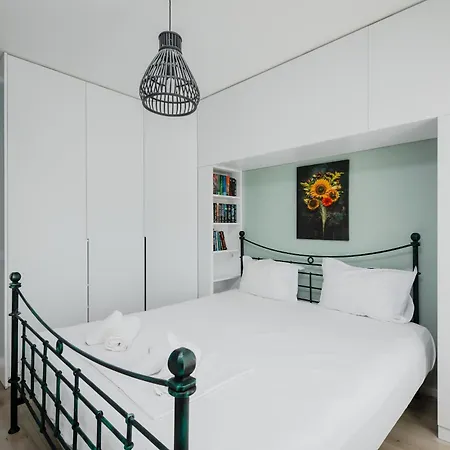 Apartament Luxury 2bd With Private Garden & Parking By Flаt Mаnаgеr *