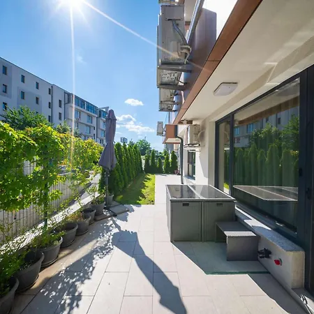 Luxury 2bd With Private Garden & Parking By Flаt Mаnаgеr Apartament *